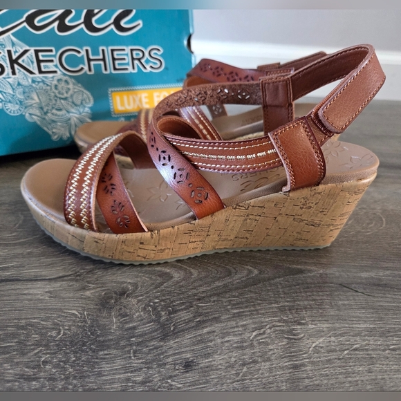 Skechers women's vegan wedge sandals size 7 - NEW - Picture 4 of 7